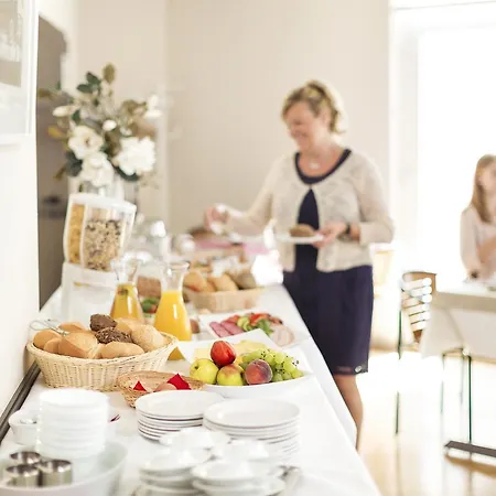 Hotel Am Weberplatz 3*